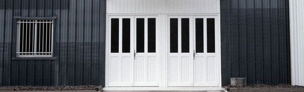 Commercial door