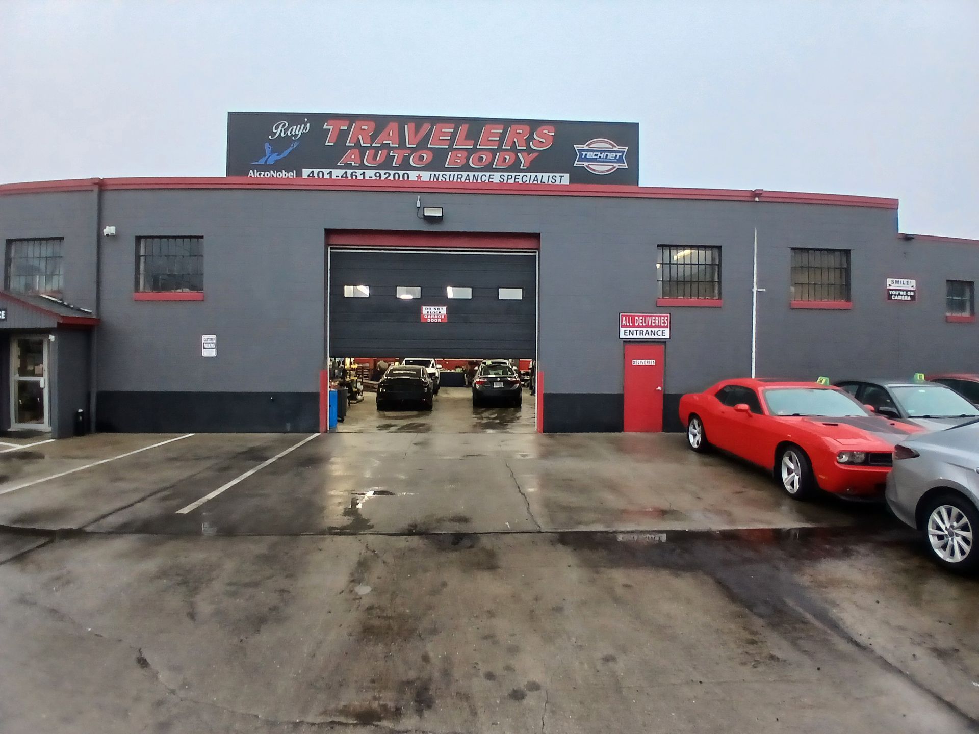 A travelers auto repair shop with cars parked in front of it