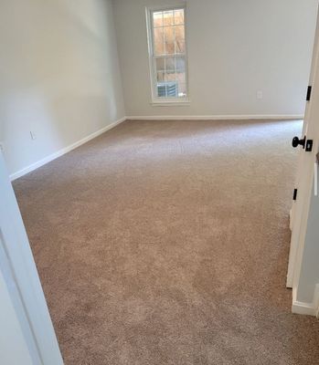 A room with a carpeted floor