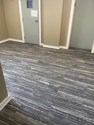 A room with a carpeted floor