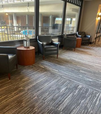 A room with a carpeted floor