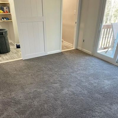A room with a carpeted floor