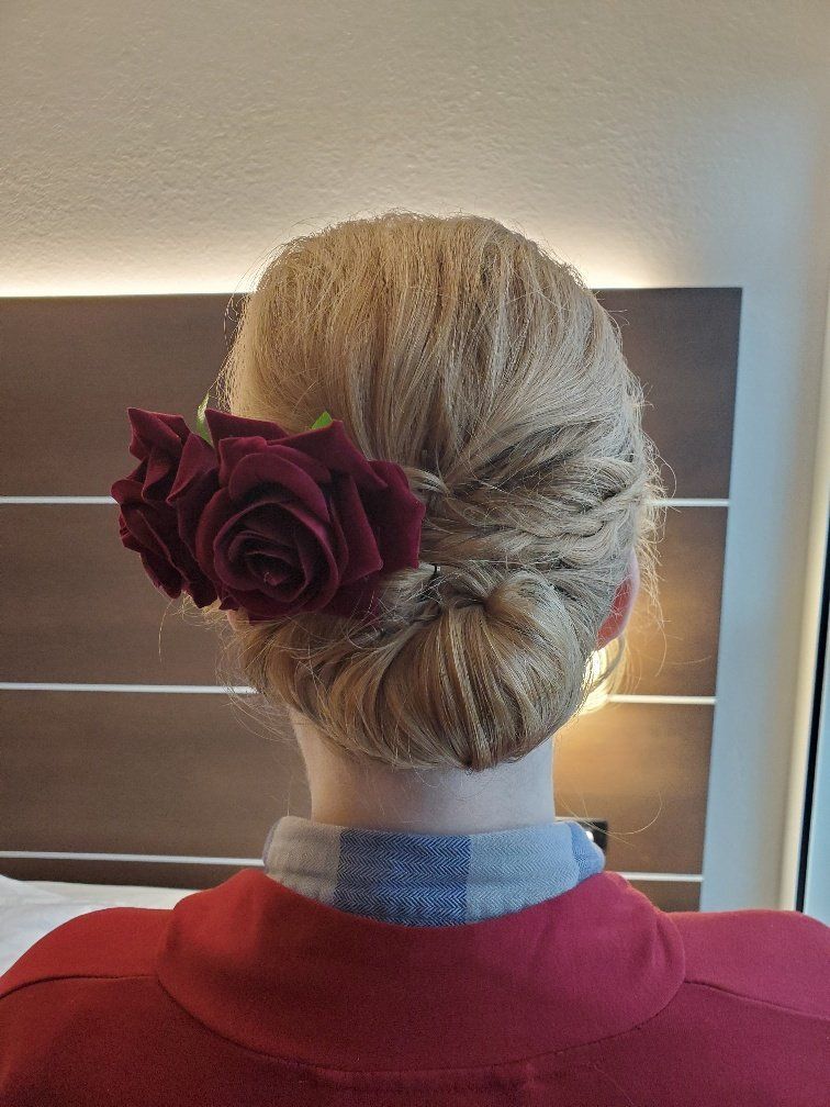 hairstyle with flowers