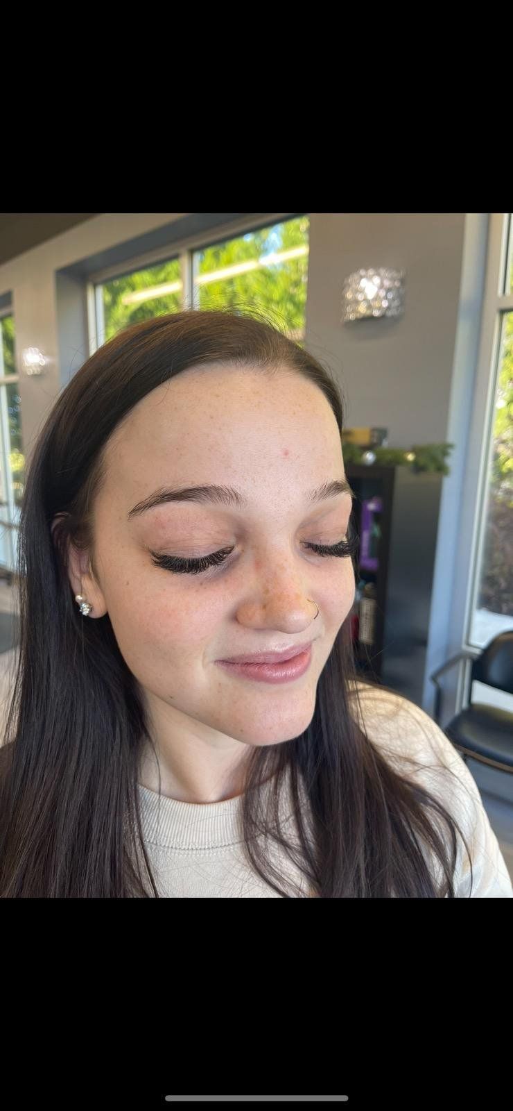 satisfied customer for lashes extensions