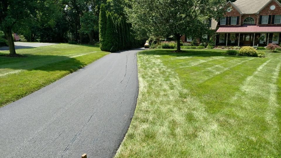 Asphalt paving
