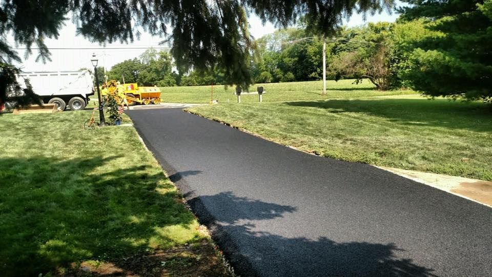 Asphalt paving