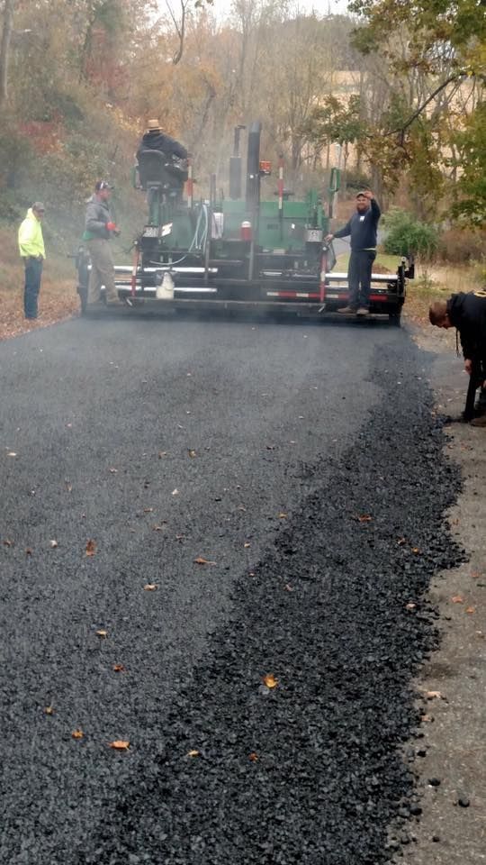 Asphalt paving