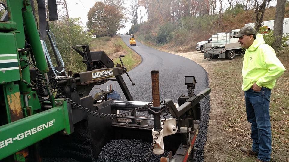 Asphalt paving