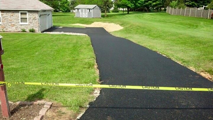 Asphalt paving