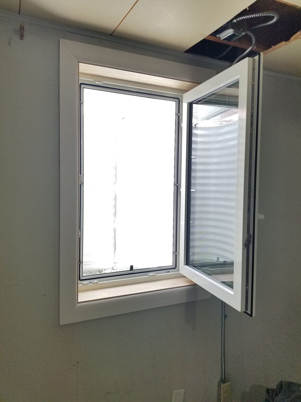 Basement egress window