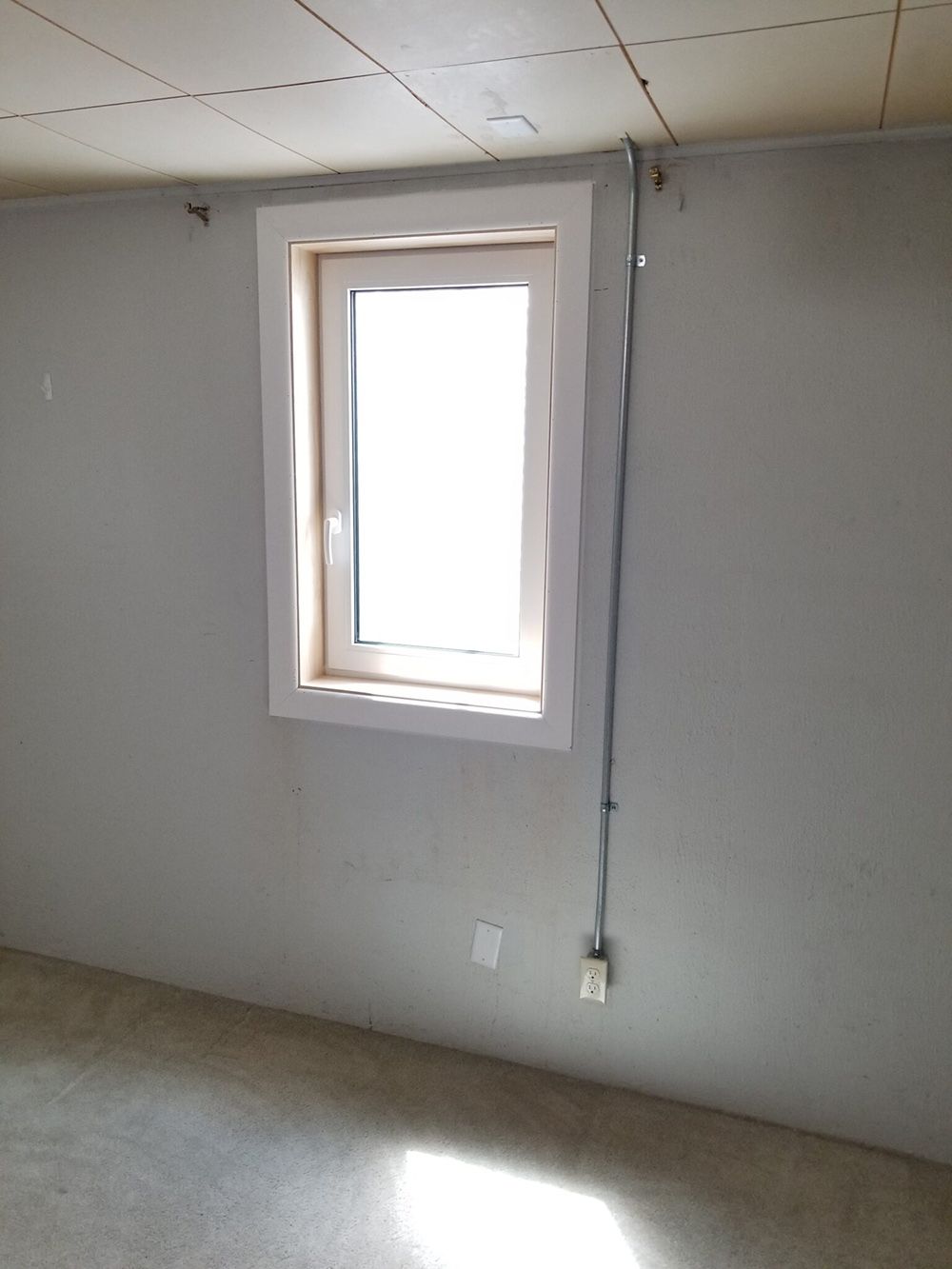 Basement egress window