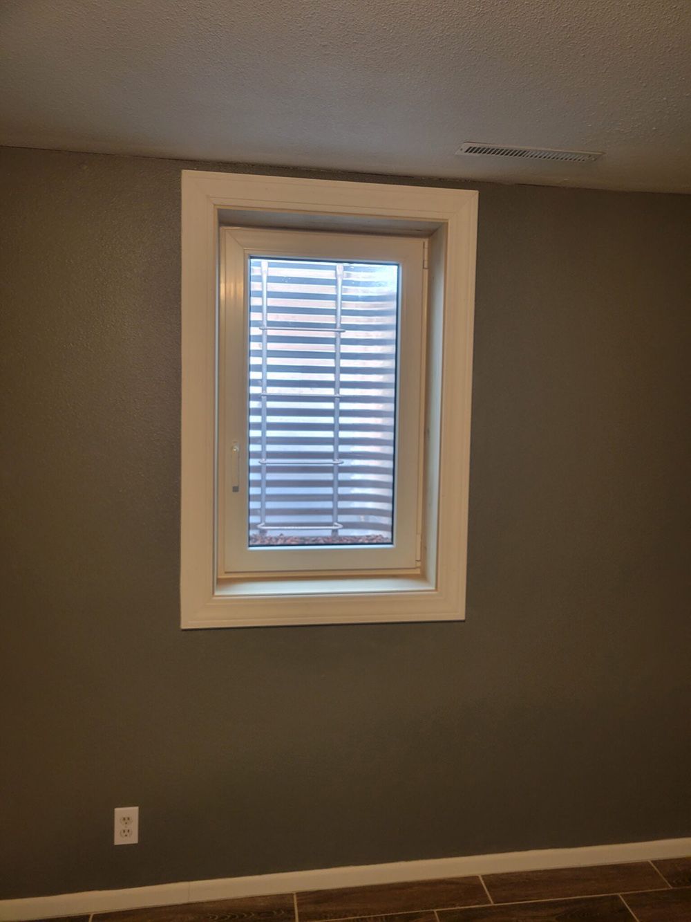 Basement egress window
