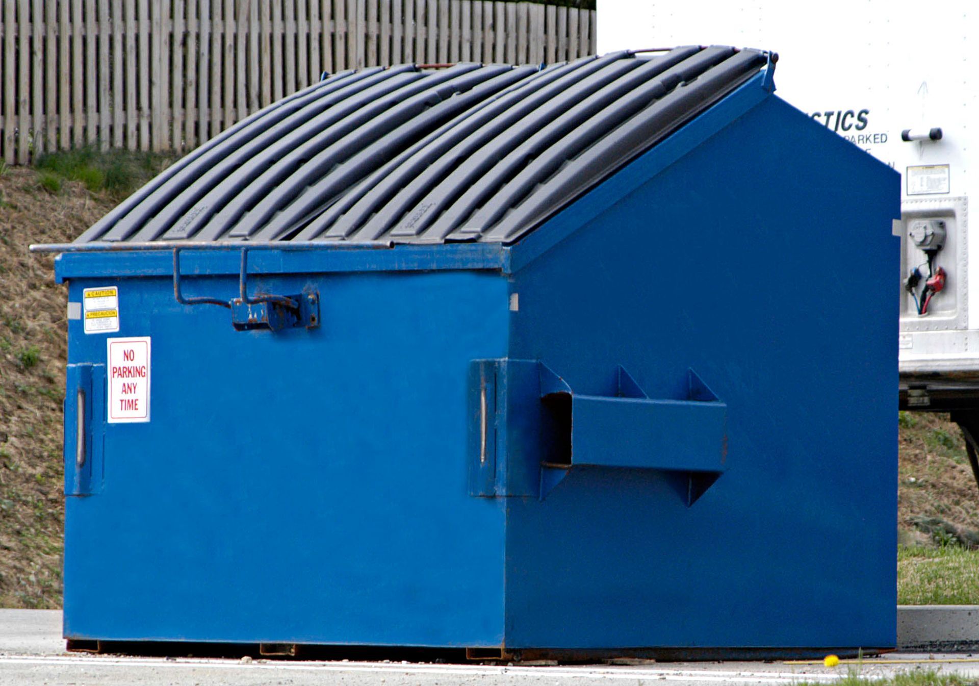 3 Reasons To Rent A Dumpster For Construction Waste Cleanup