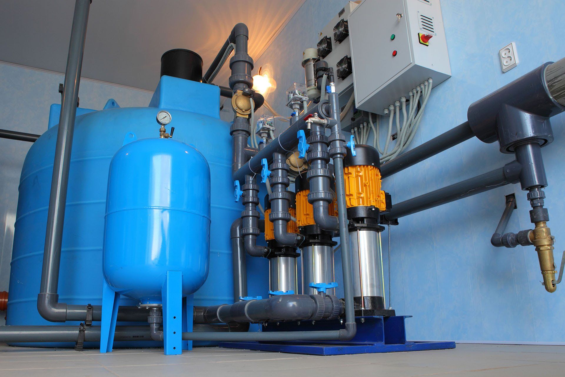 Pool circulating systems