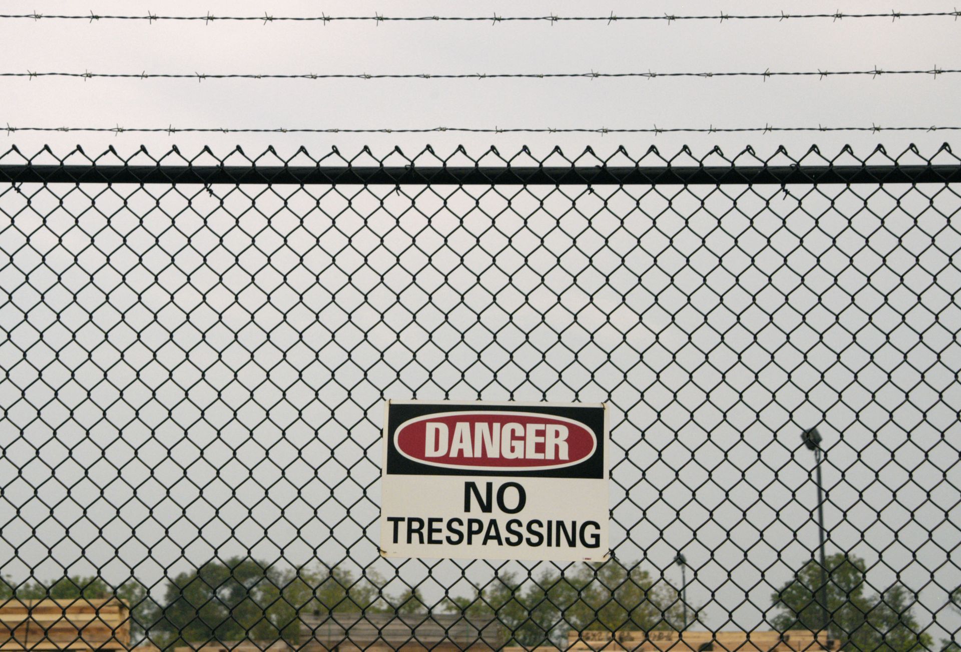 commercial fence contractor