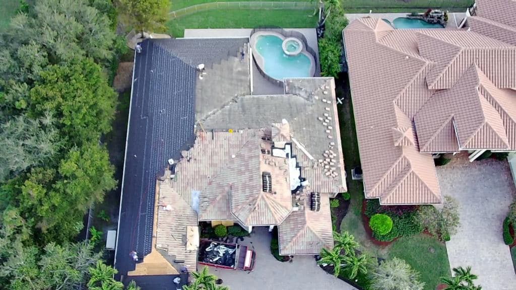 crew installing the roofing underlayment