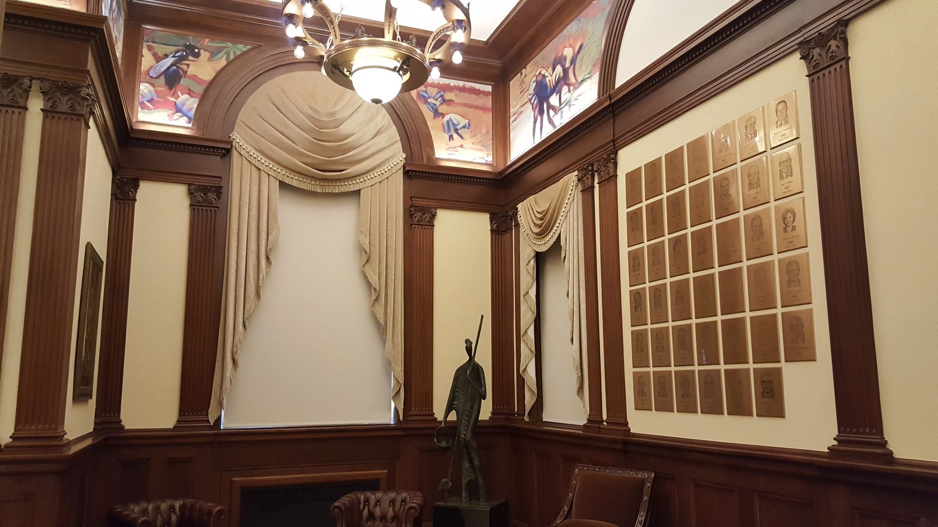 A room with a statue in the middle of it