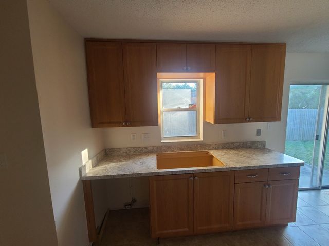 Kitchen Custom Cabinets