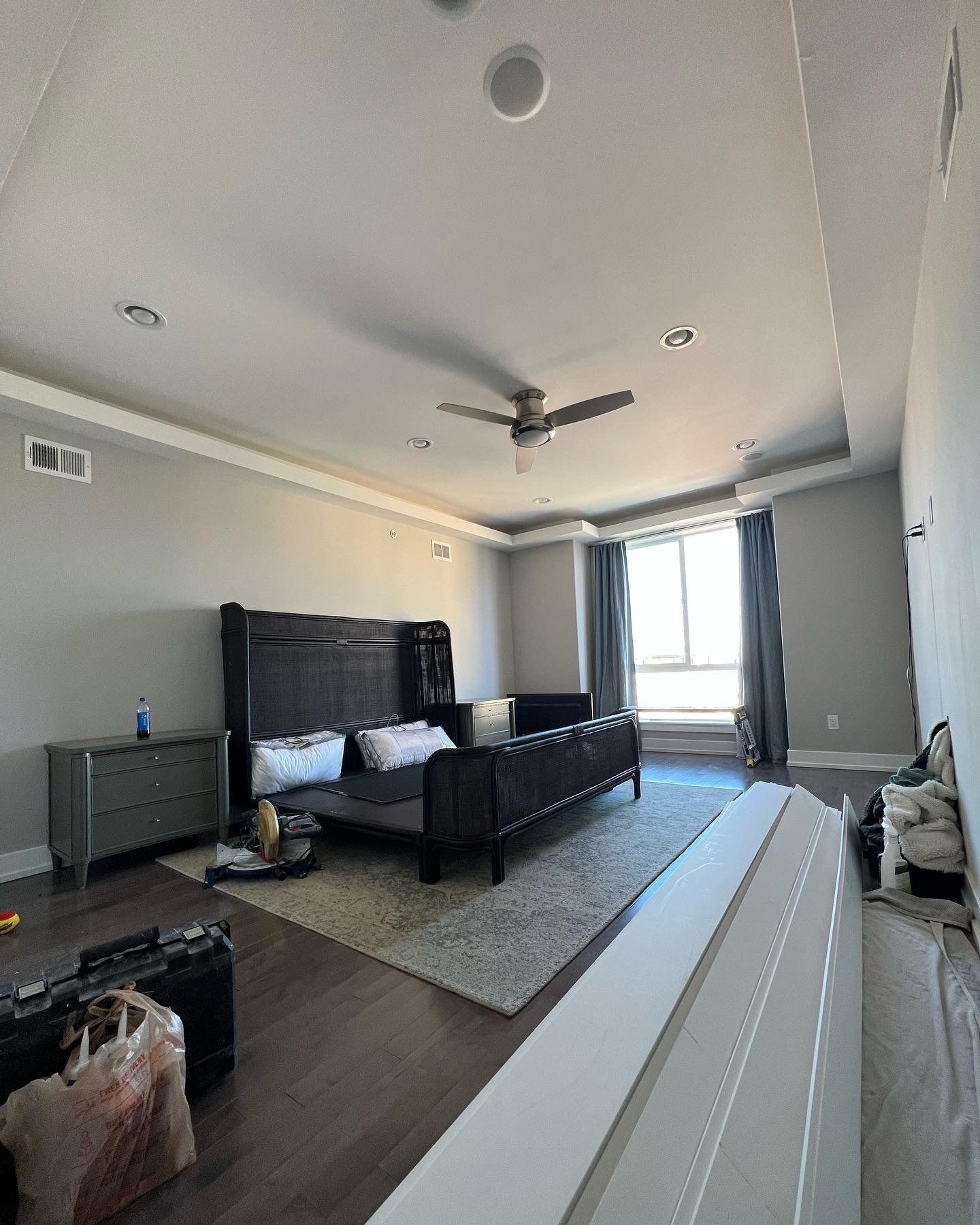 bedroom with white ceiling