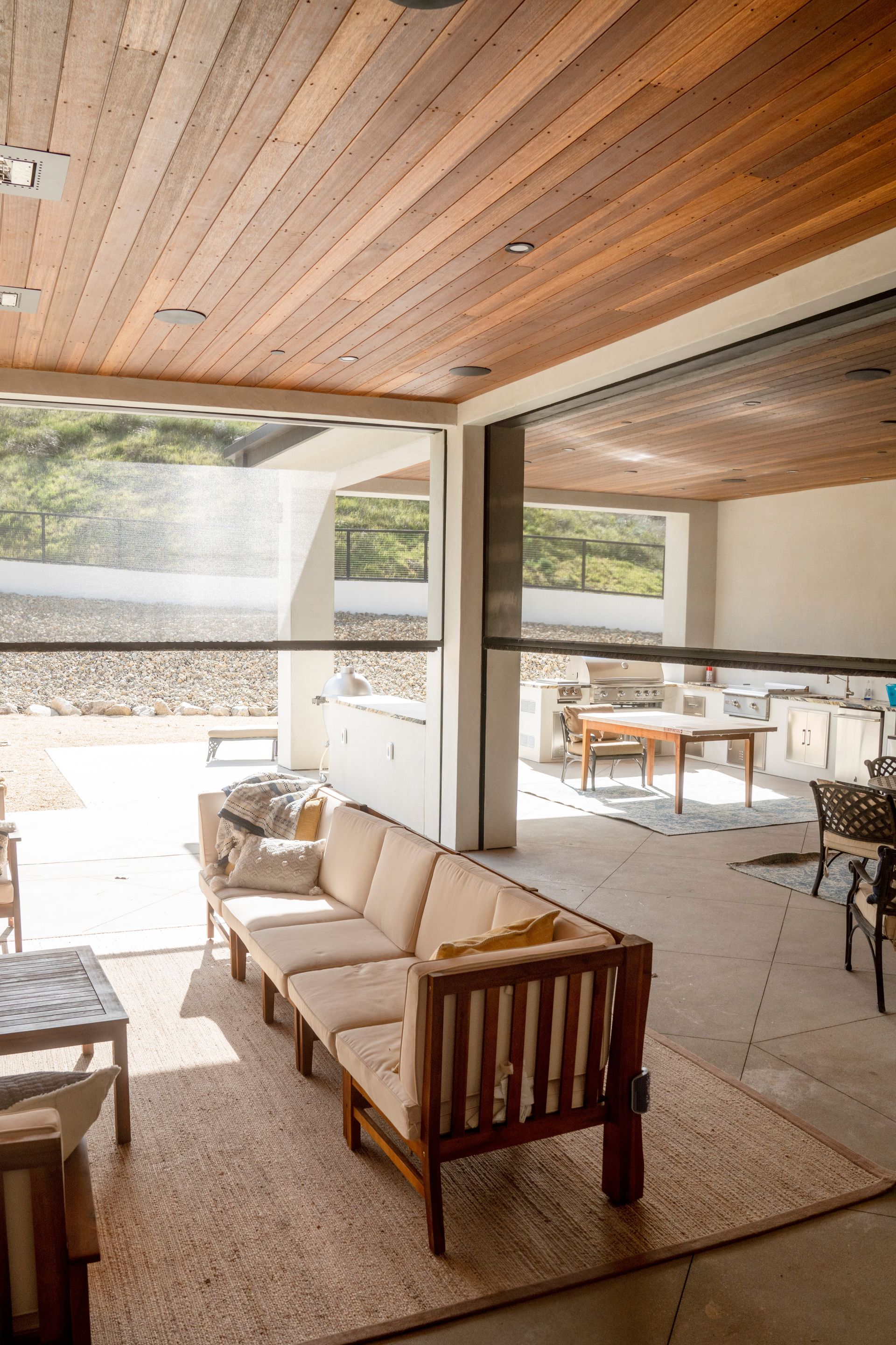 Power Screen - Onyx Frame - Nano 55 Fabric