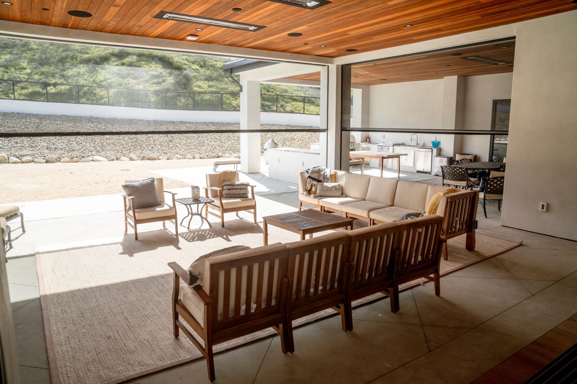 Power Screen - Onyx Frame - Nano 55 Fabric