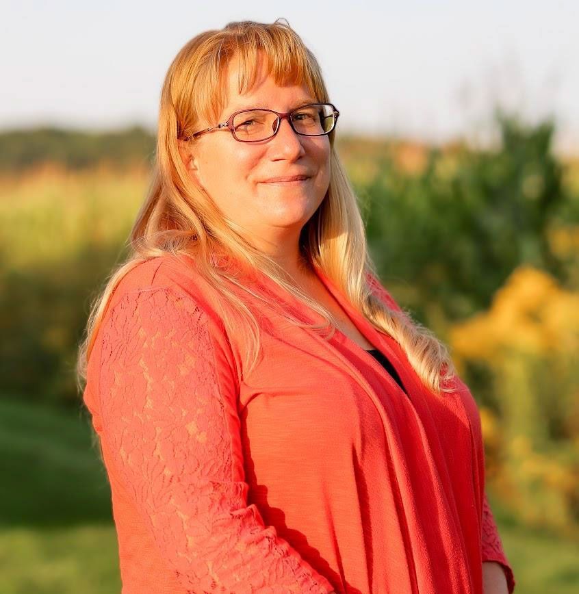 Jess Wetterau, Accountant & Office Manager