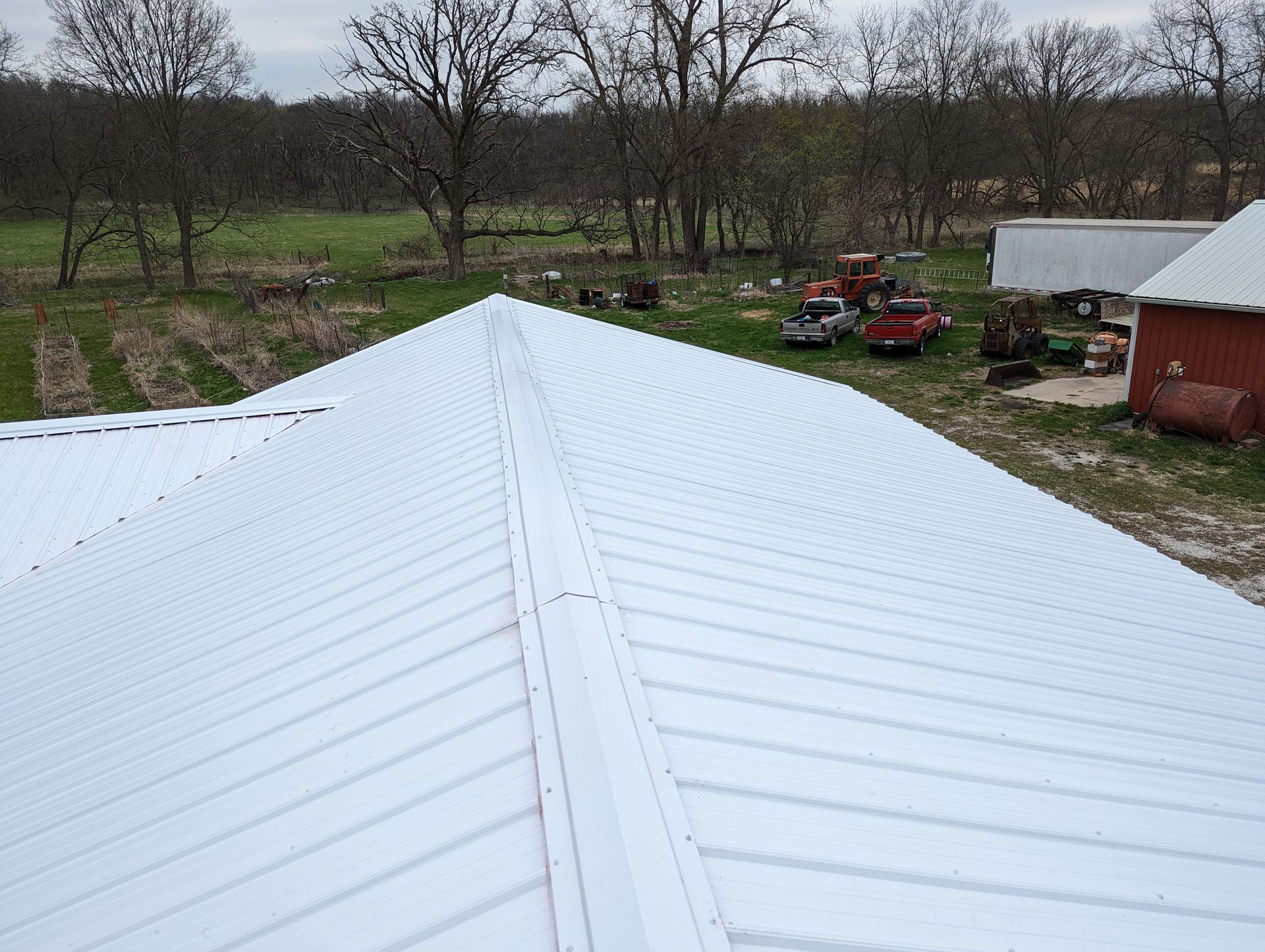 A white roof and a red barn