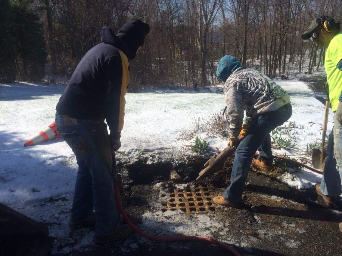 Water gate valve repair