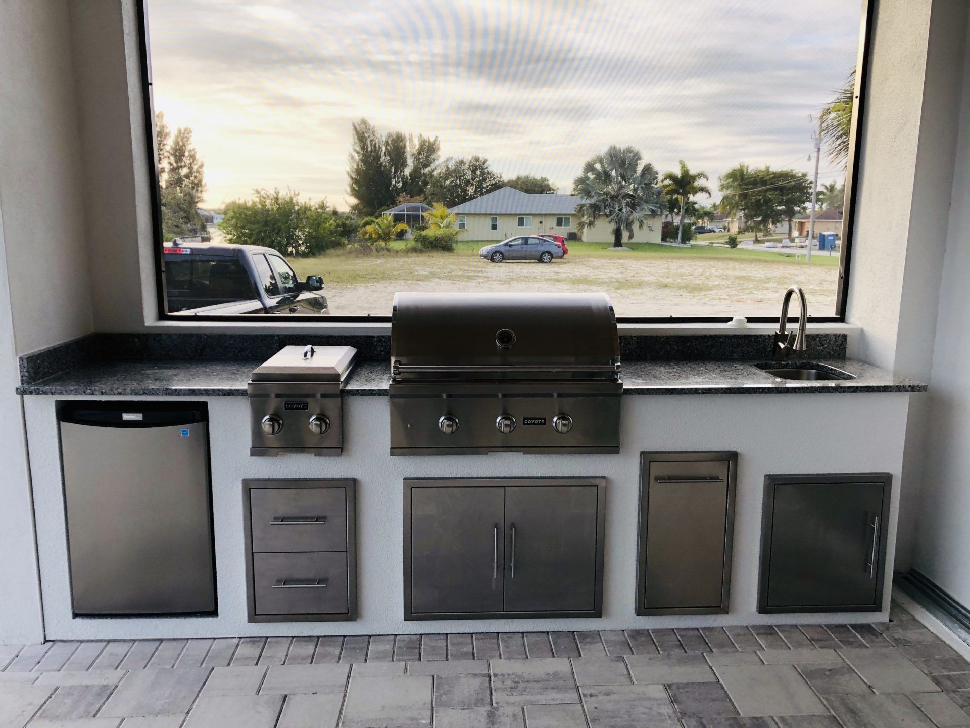 outdoor kitchen