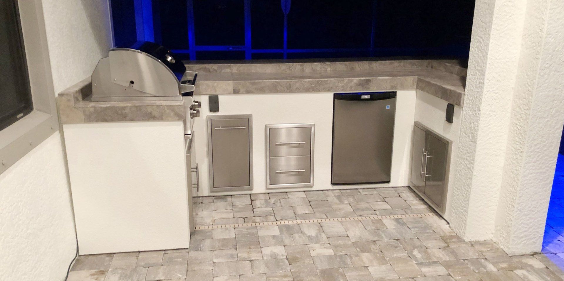 U shaped kitchen