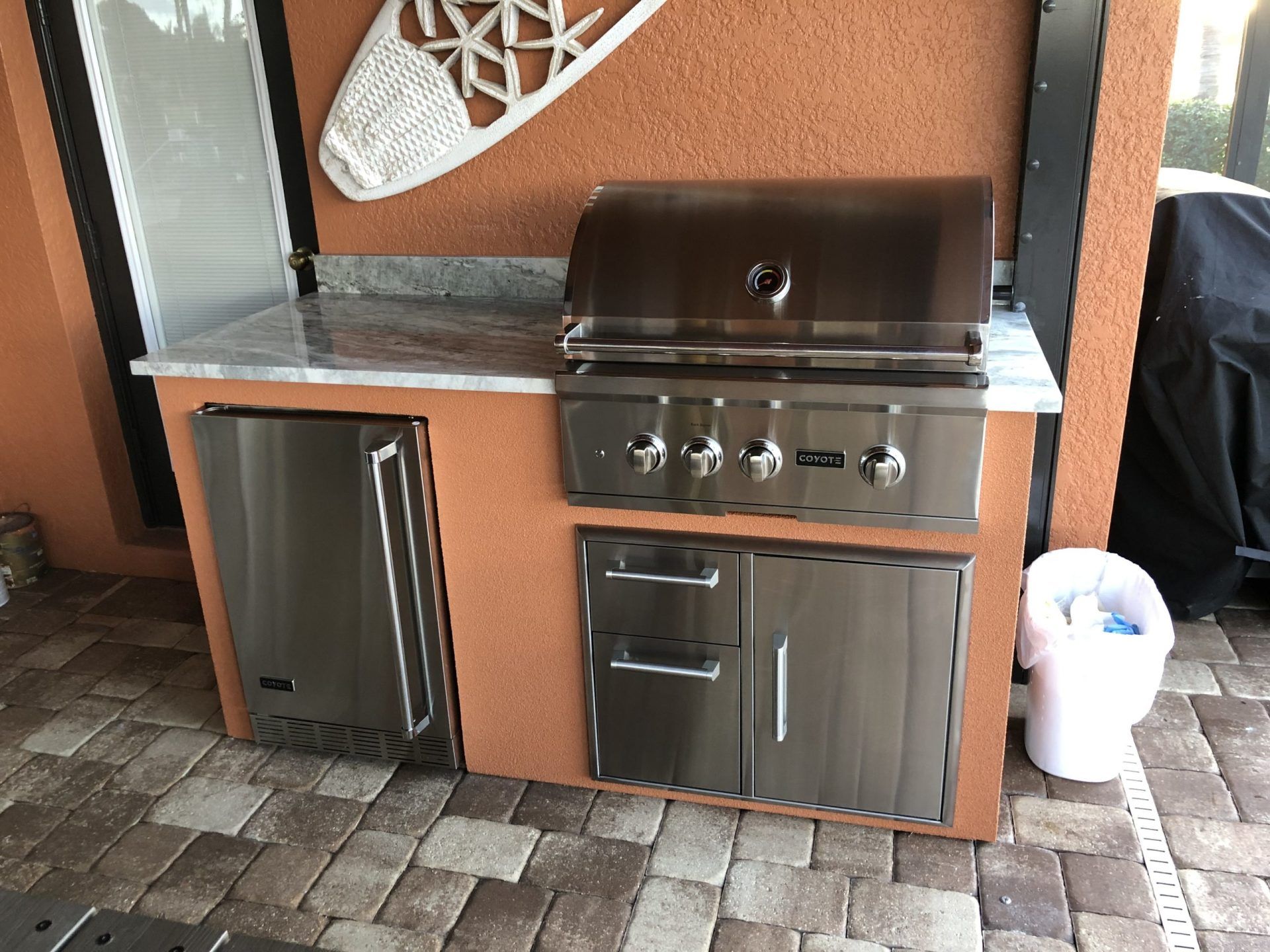 outdoor kitchen