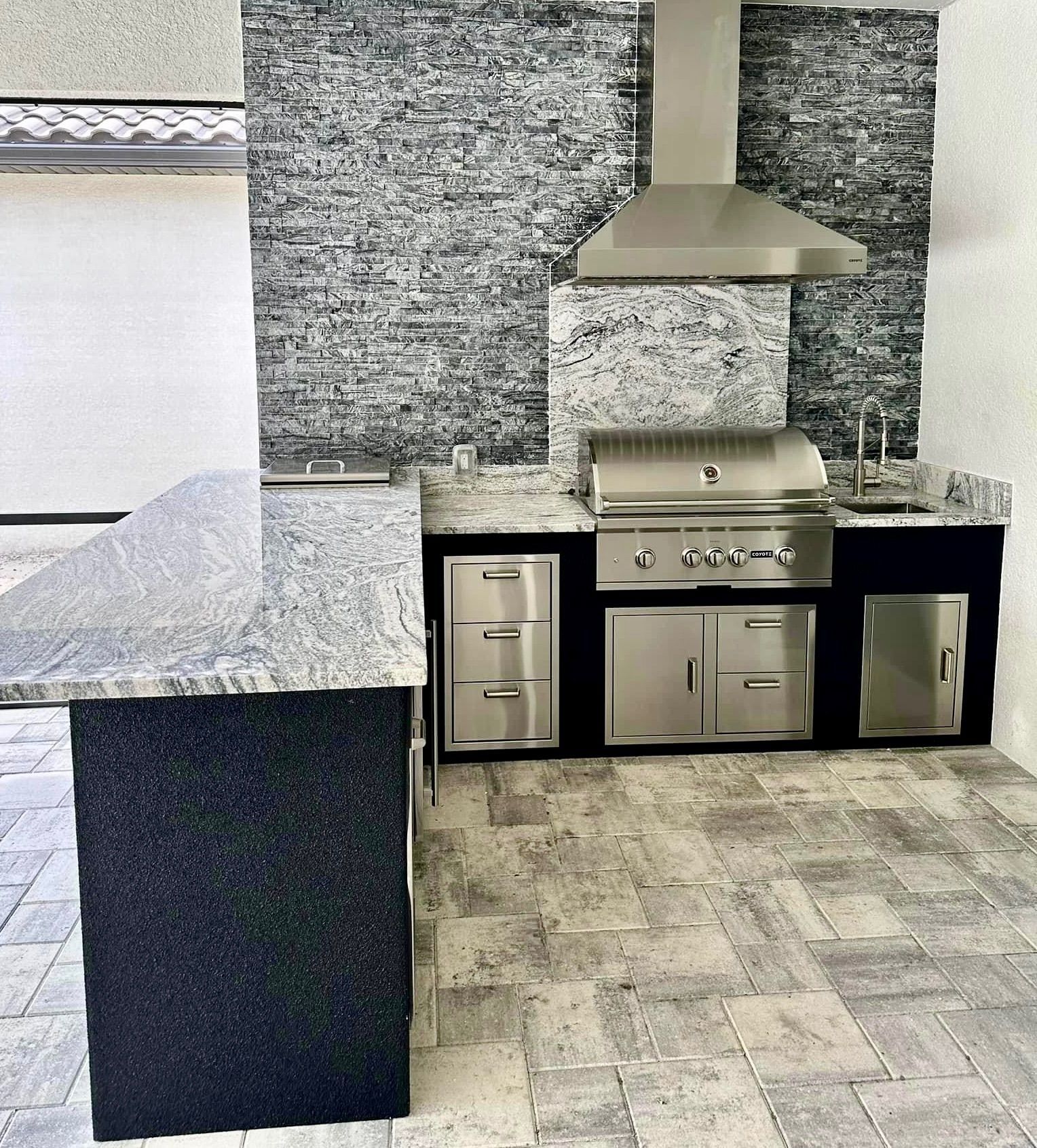 A kitchen with granite counter tops and stainless steel appliances.
