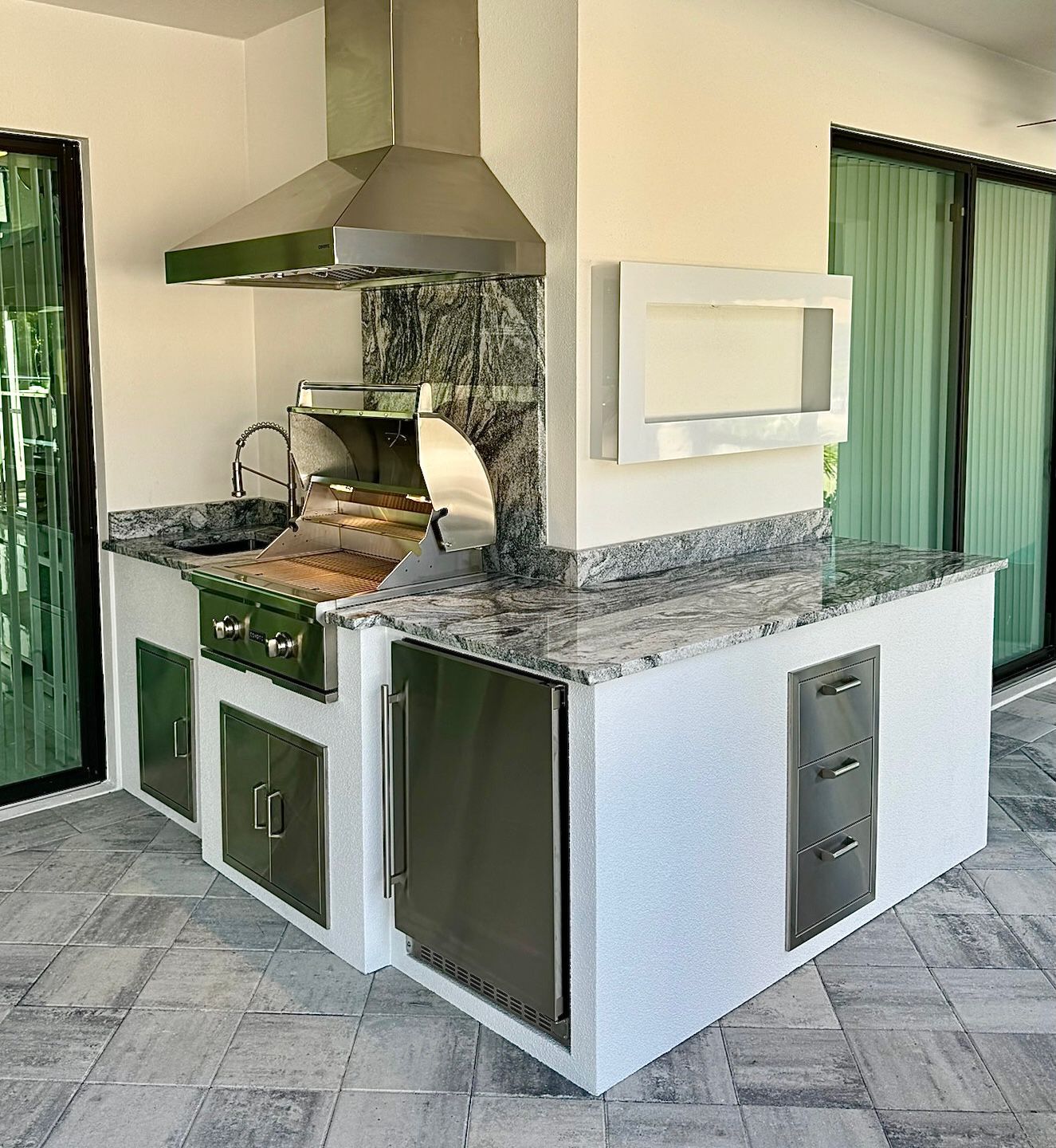 A kitchen with stainless steel appliances and granite counter tops.