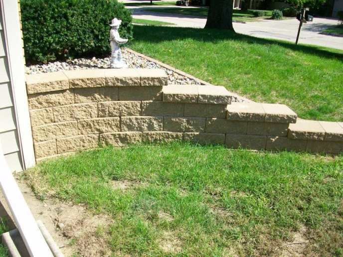 Block retaining walls