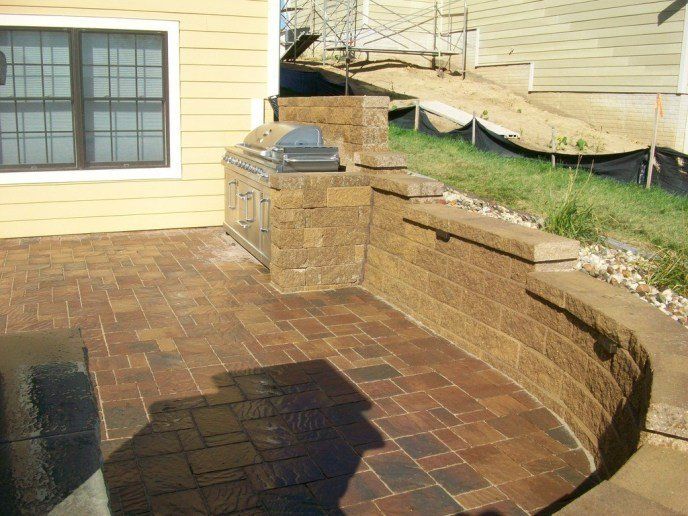 Block retaining walls