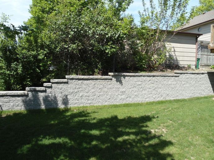 Block retaining walls