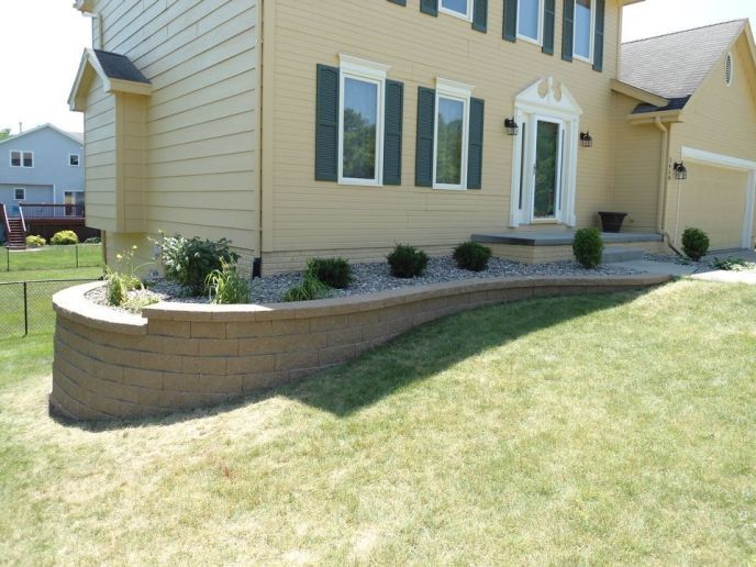 Solid Rock Landscaping Retaining Walls | Portfolio | West Des Moines