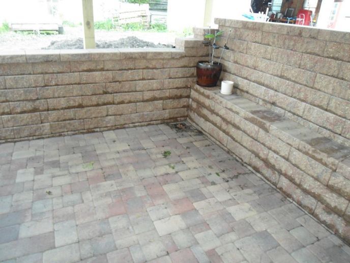 Block retaining walls