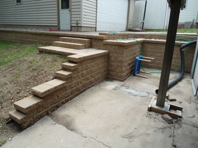 Block retaining walls