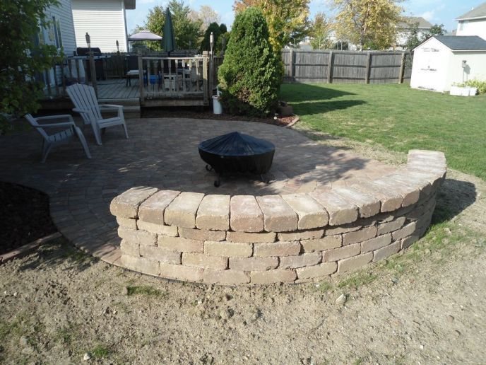 Block retaining walls