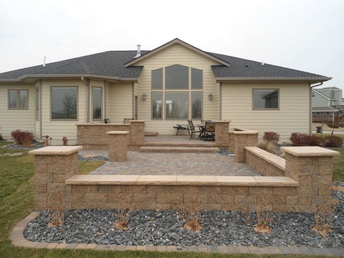 Block retaining walls