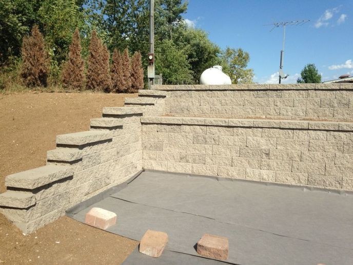 Block retaining walls