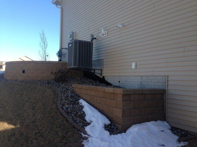 Block retaining walls