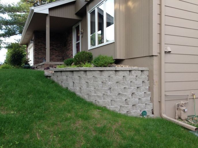 Block retaining walls