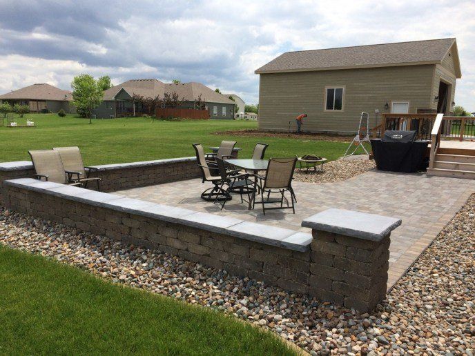 Block retaining walls