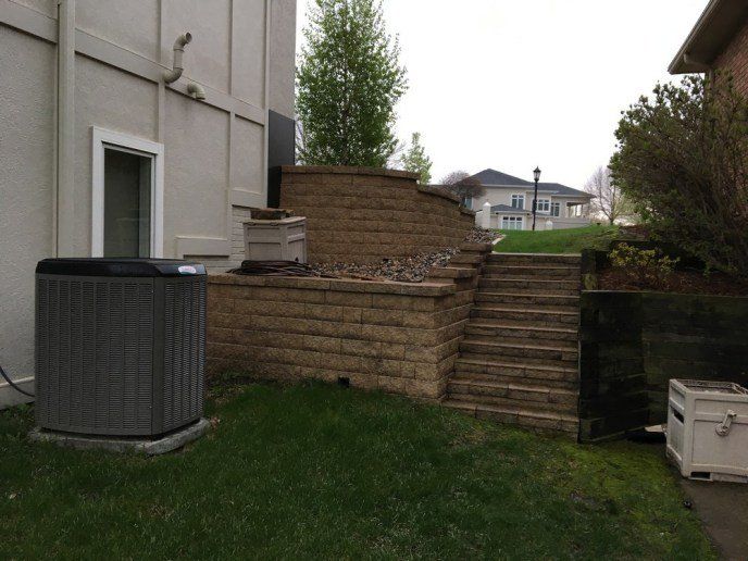 Block retaining walls