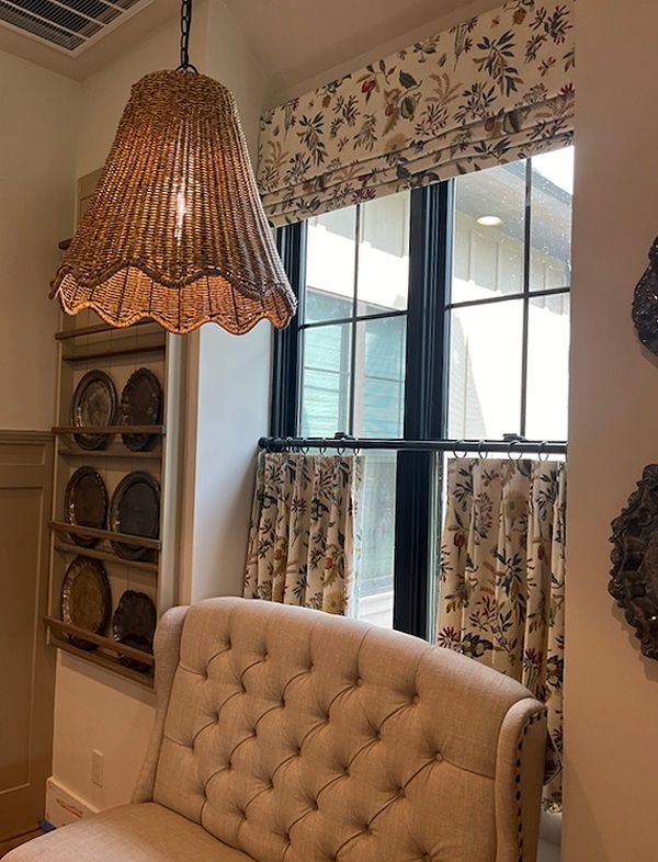 Drape coverings in the dining area