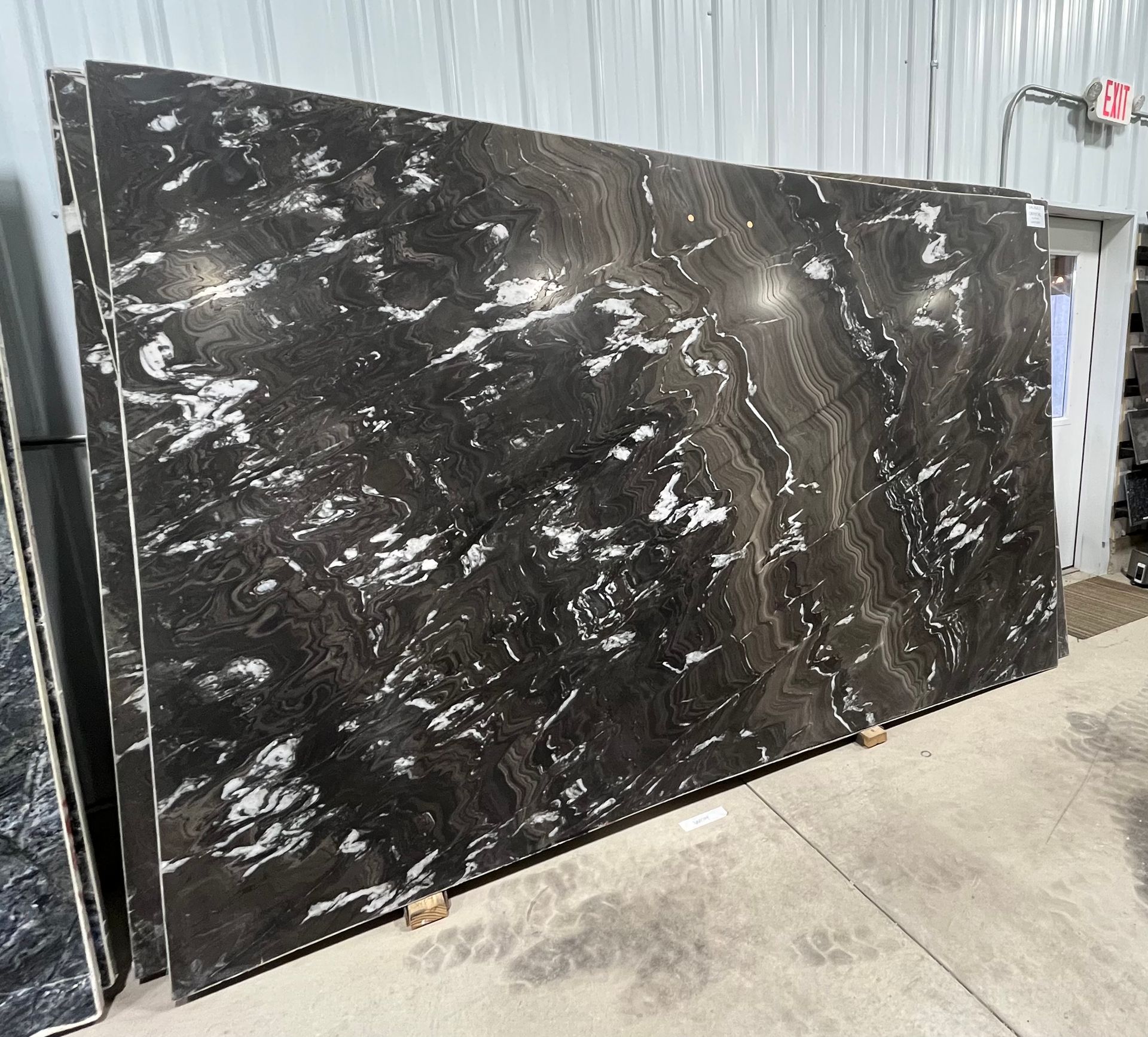 BRONZO CRYSTAL LEATHER QUARTZITE