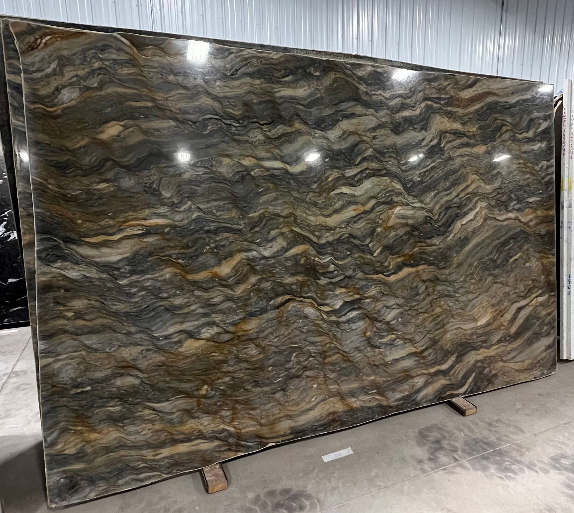 GUCCI POLISHED QUARTZITE