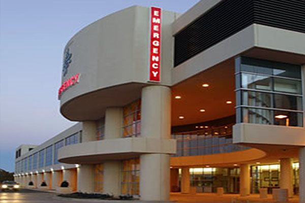 A large building with the word emergency on it
